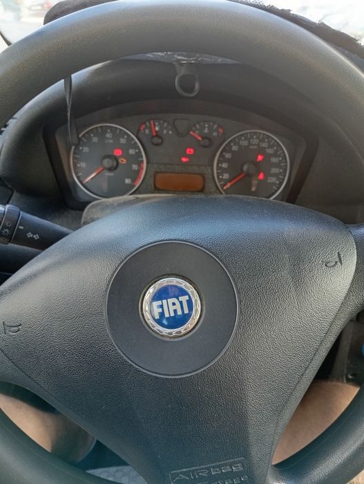 Fiat Stilo azul 3 portas PARADO