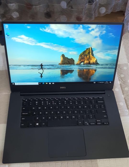 Dell XPS 15 9560 i7-7700HQ 8GB RAM 128GB SSD Ecrã 4K GTX 1050 com Carregador