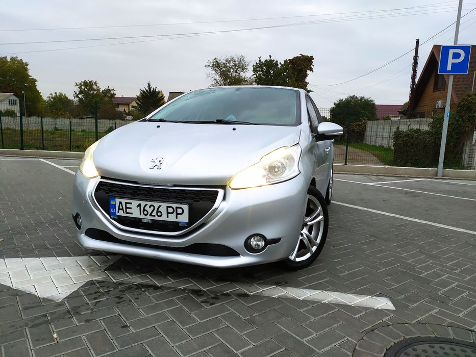 Peugeot 208 Пежо 208 2013