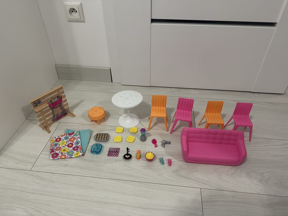 Domek Barbie Malibu z akcesoriami, lalkami plus pudełko