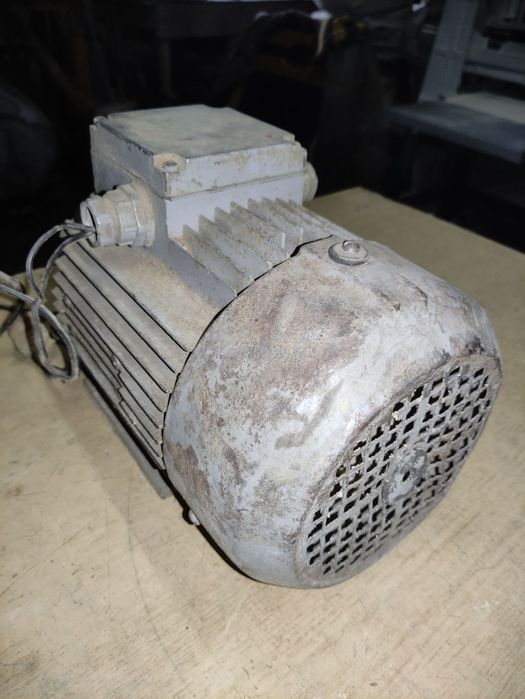 Електромотор (2 шт по 1000 грн)