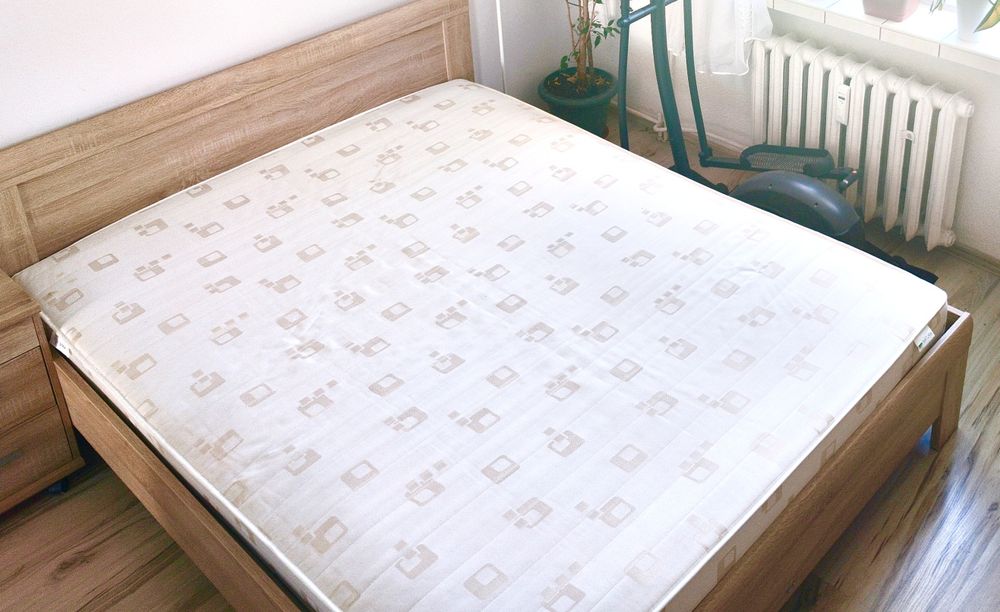 Za darmo. Materac  160x200.