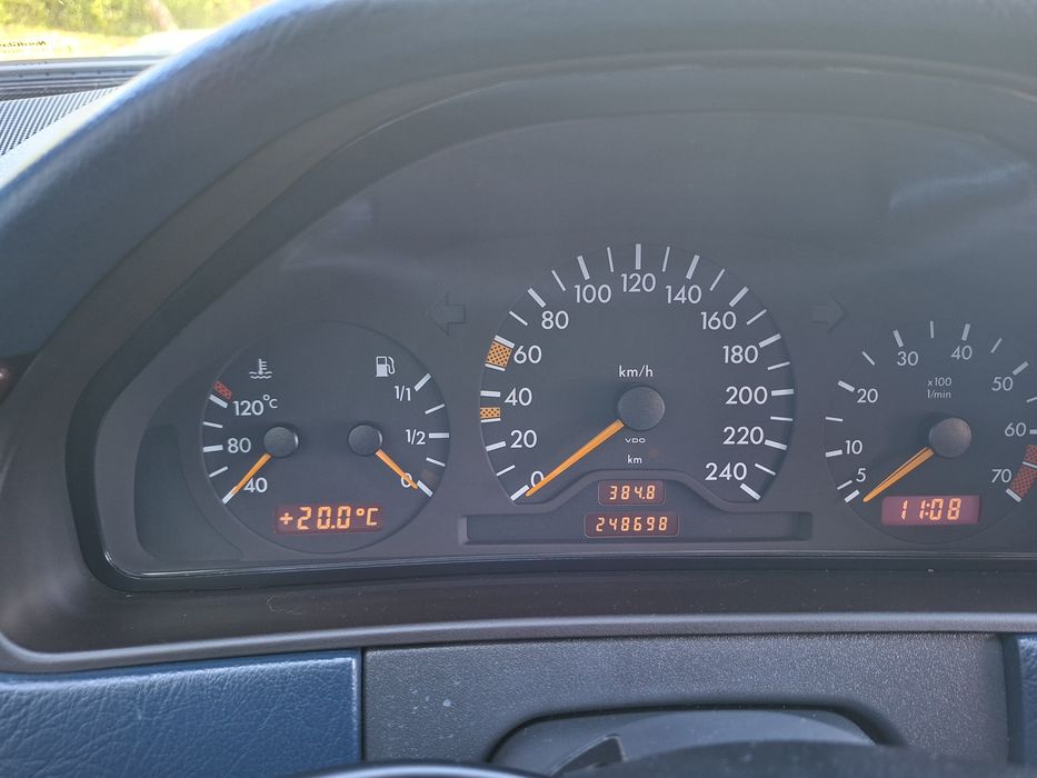 Mercedes-Benz W210
