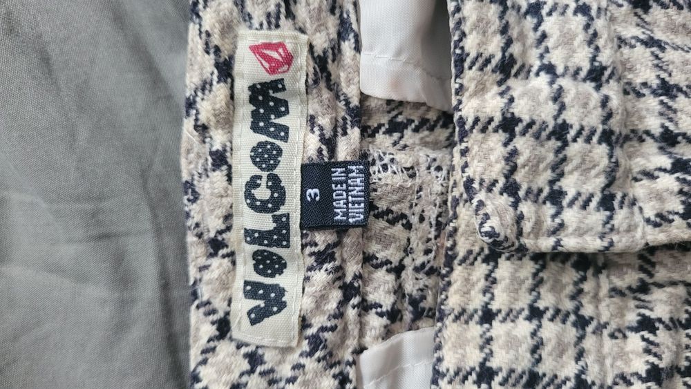 Zestaw szorty w kratkę Volcom i oliwkowe Aeropostale S