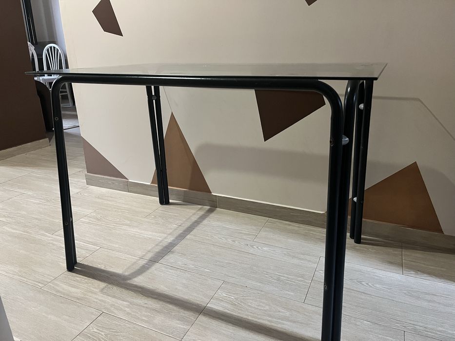 Vendo 4 cadeiras + mesa
