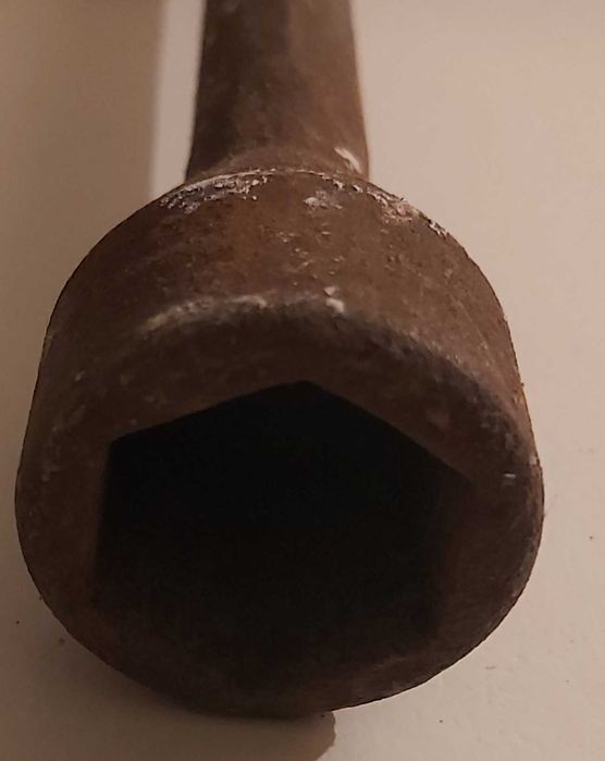 Chave de cruzeta para aperto de porcas de jantes