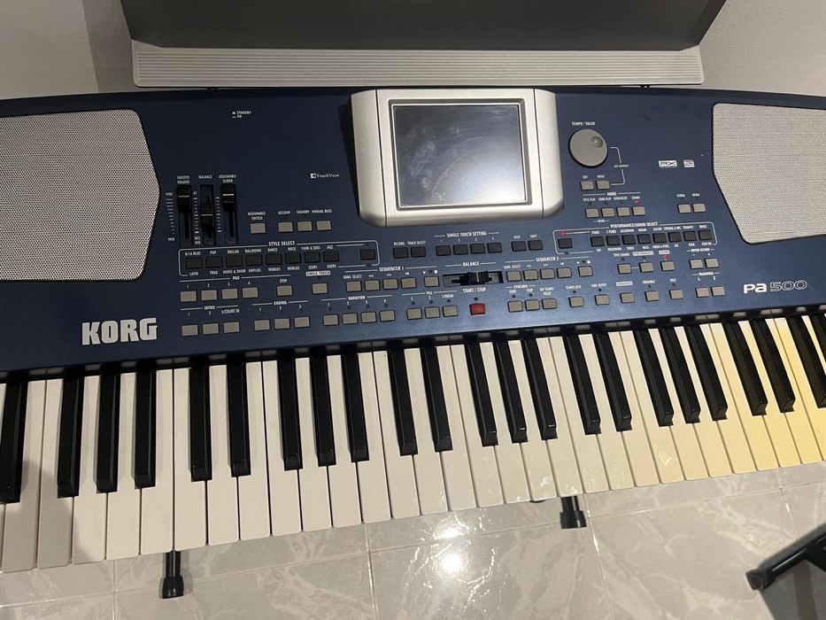 Teclado KORG PA 500 (com saco e tripé)