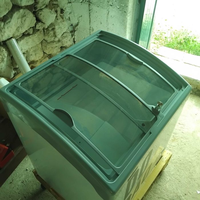 Congelador / Vitrine de Gelados Tefcold COMO NOVO – Ideal para Comércio / Mercados – Com Garantia