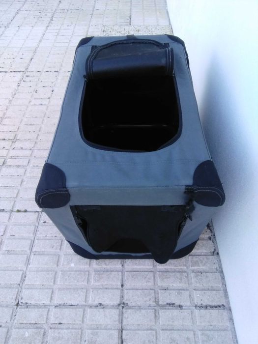 Mala de transporte para cão pequeno ou médio. Está como nova.