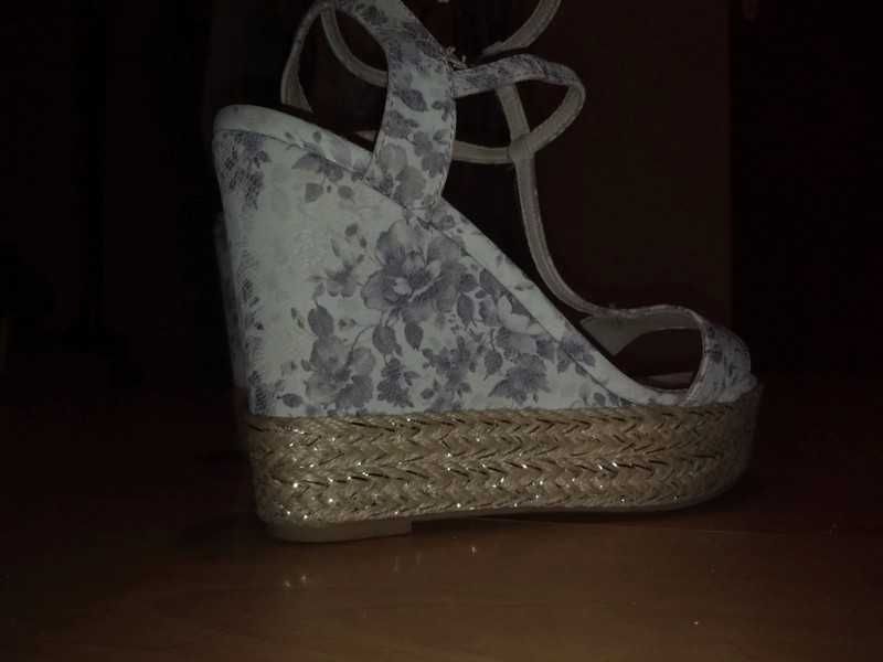 Buty na obcaasie