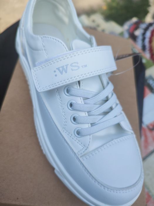 Кроссовки белые 36 размер кожа/ кросівки білі