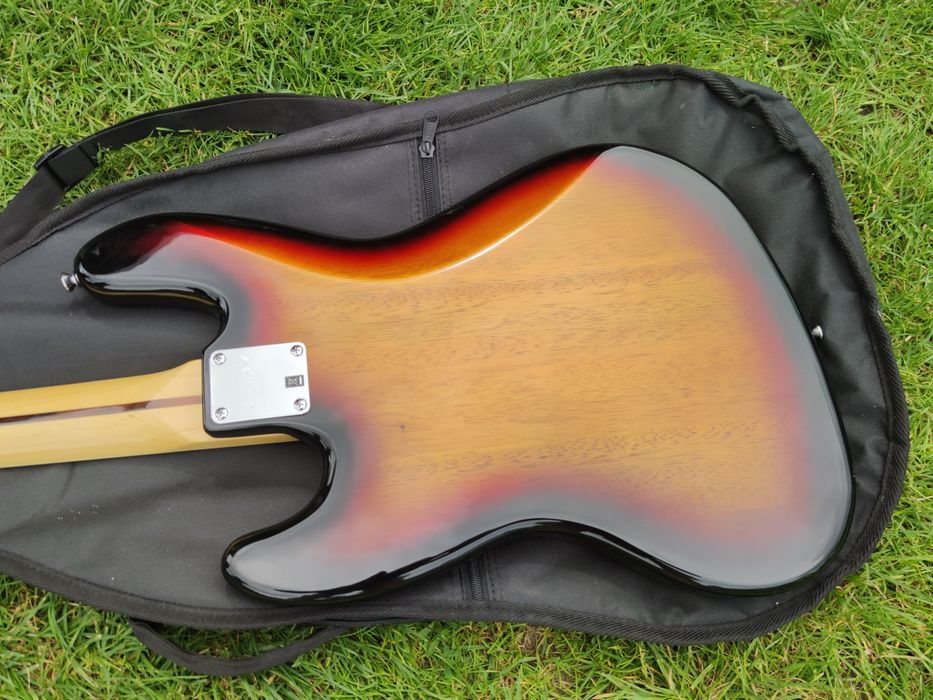 Squier Fender Classic Vibe '70s Jazz Bass gitara