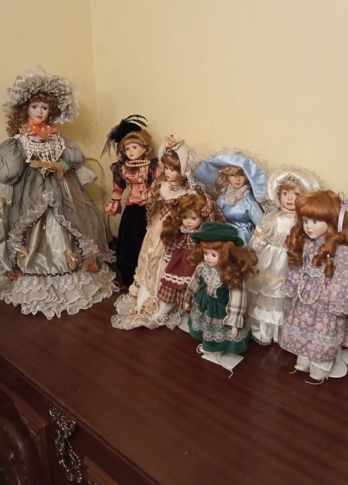 8 Bonecas de porcelena