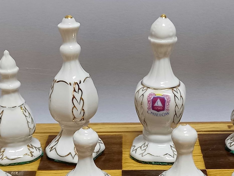 Porcelanowe szachy, Ćmielów