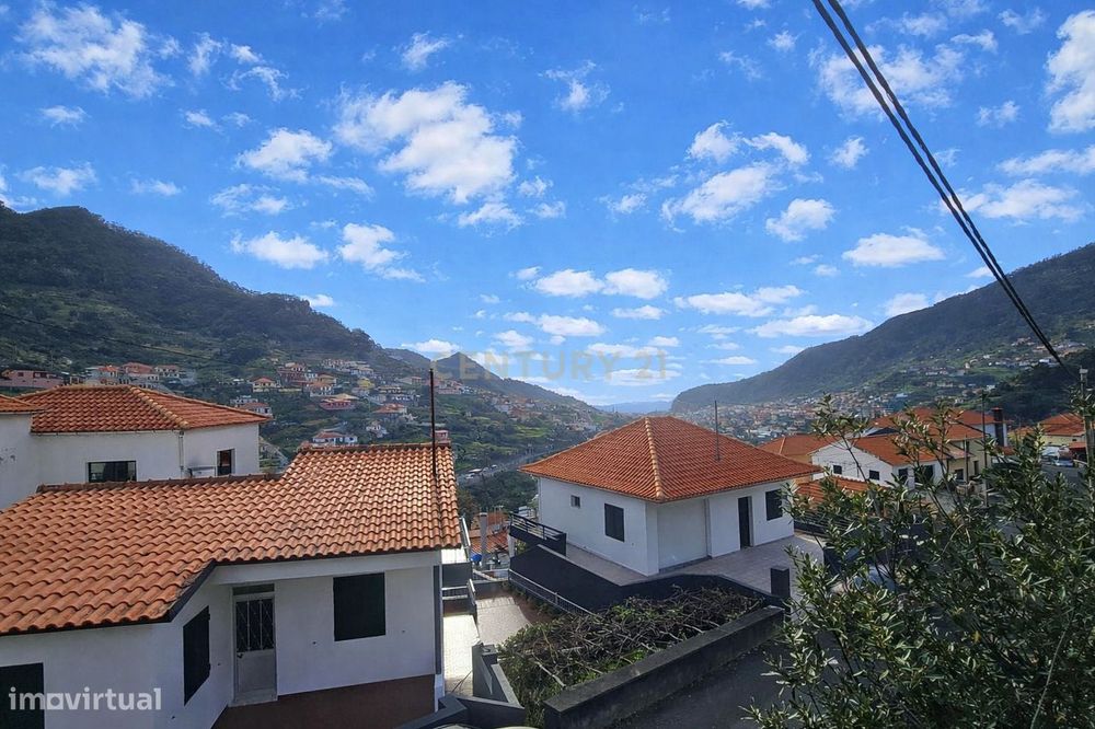 Moradia Térrea com Terraço e Vista Montanha na Madeira