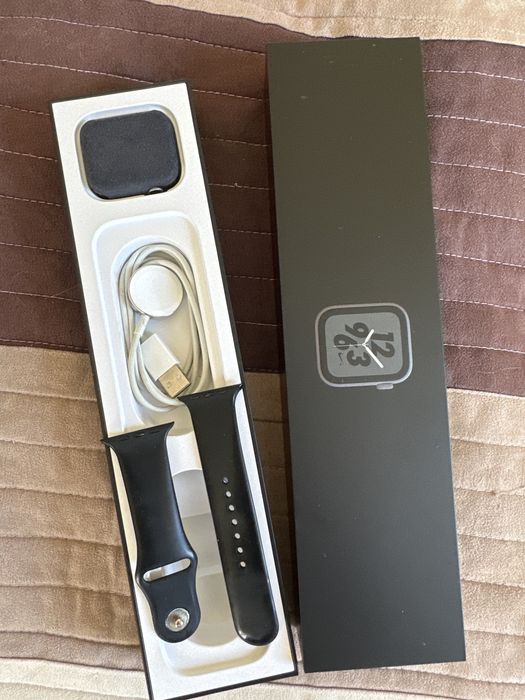 Apple watch 4 space gray aliminiun case 44mm