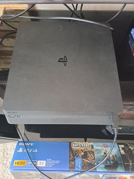 Sony play station 4 slim