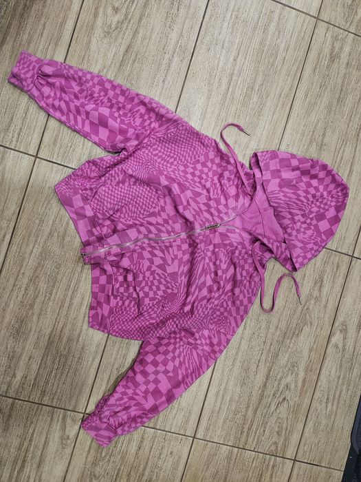 яркий, розовый оверсайз костюм в стиле y2k