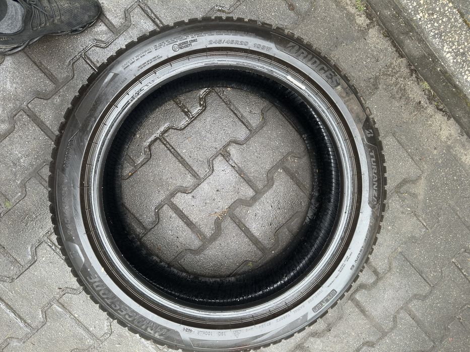 Opona pojecyncza 245/40/20  Bridgestone