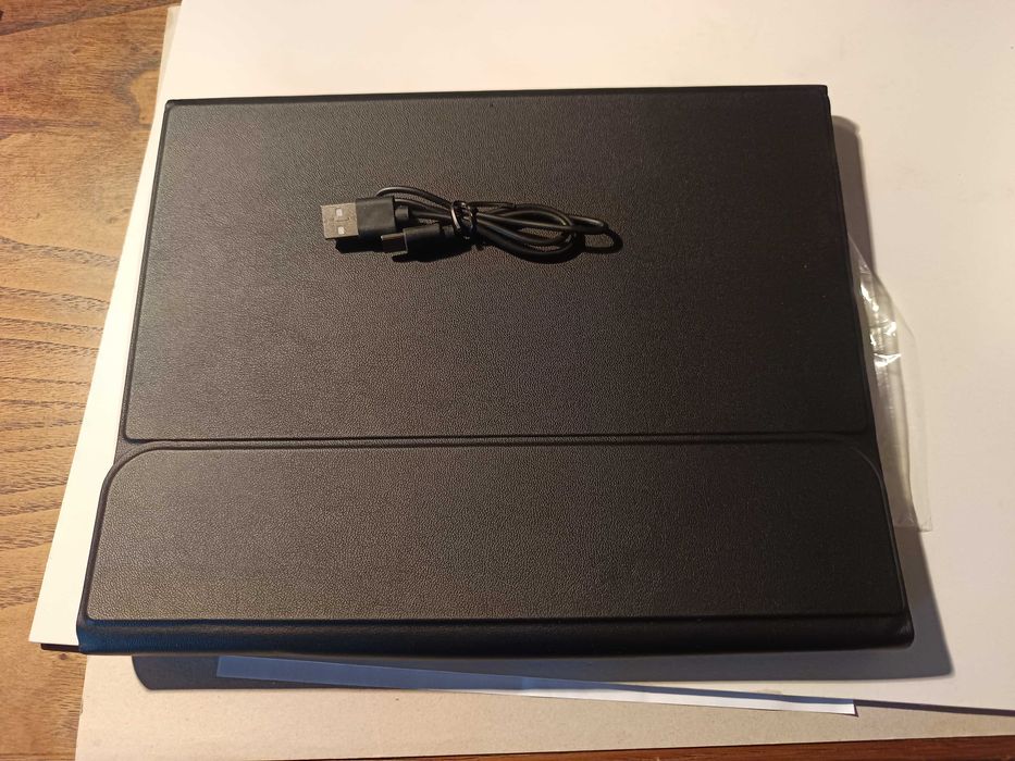 Capa com teclado para Tablet