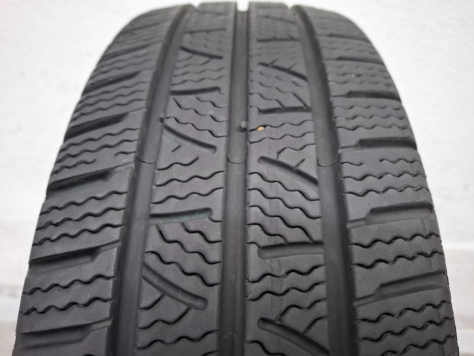 1x 205/65R16C Pirelli Carrier Winter 8mm 22r.