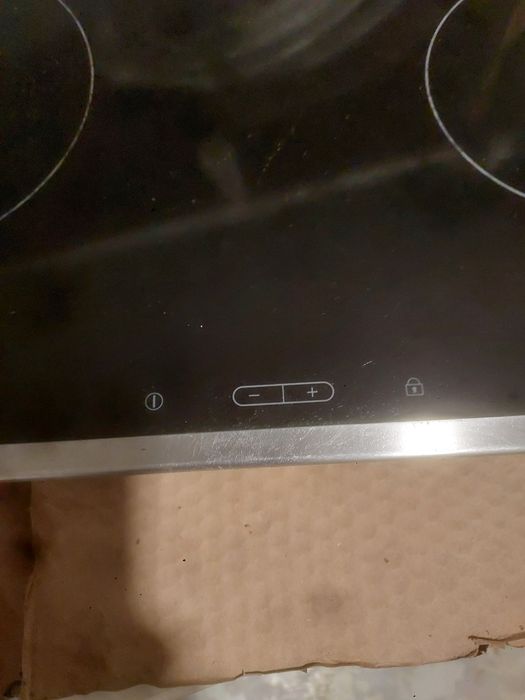 Vende se placa de indução para cozinhar a funcionar muito bem