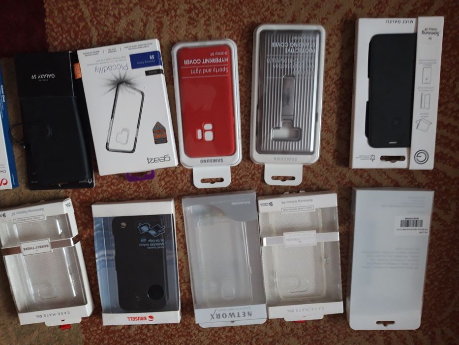 Sprzedaż ETUI i Szkło hartowane do telefonu.