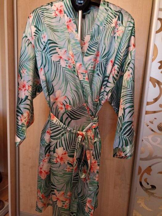 Халат L-XL атласный,велюрМ Котон