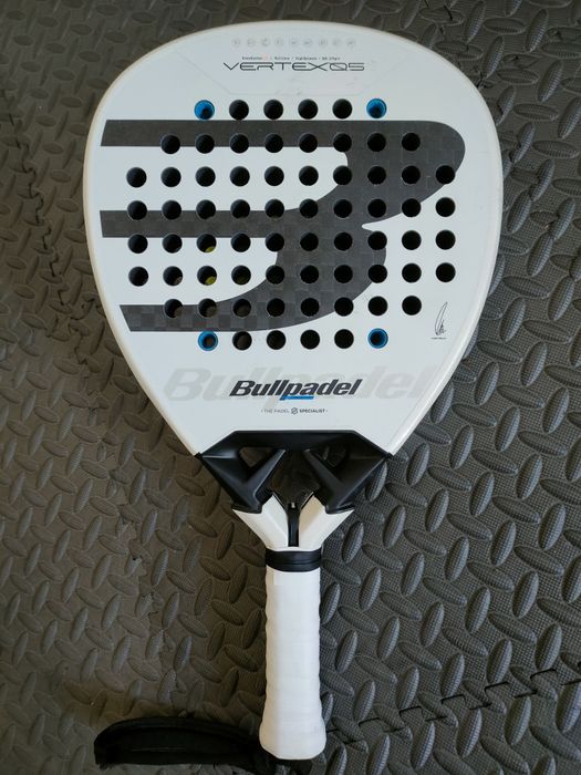 Raquete Bullpadel Vertex 05 2026 nova (6.5h de uso)