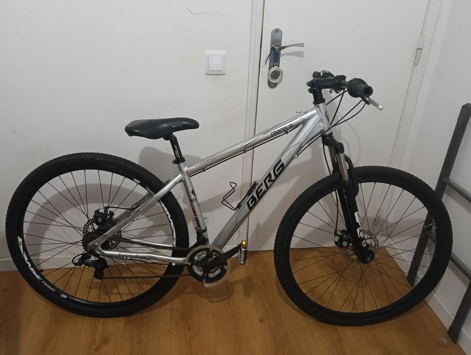 Bicicleta - marca Berg , preço negociável