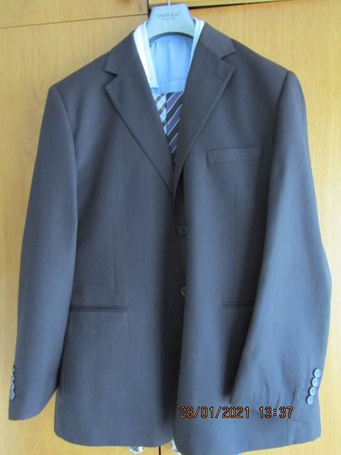 Fato Castanho Under Blue