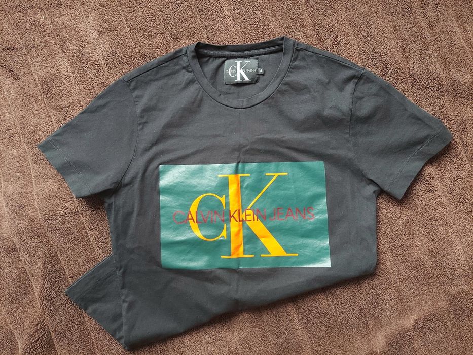 Футболка фірми Calvin klein jeans оригінал 

Размер: XL ідуть на S

За