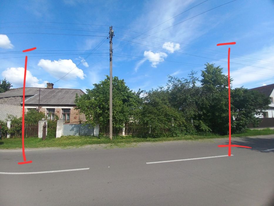 Продам частину будинку, з хорошою земельною ділянкою.