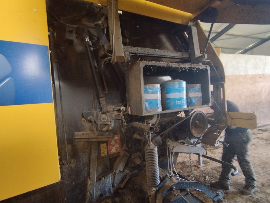 Enfardadeira de rolos BR740A