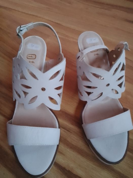 Eleganckie sandały Italia NOWE ze skóry