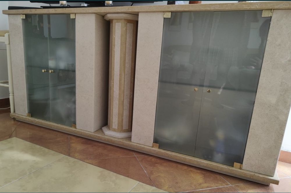 Aparador em Mármore em Amarelo Moleano