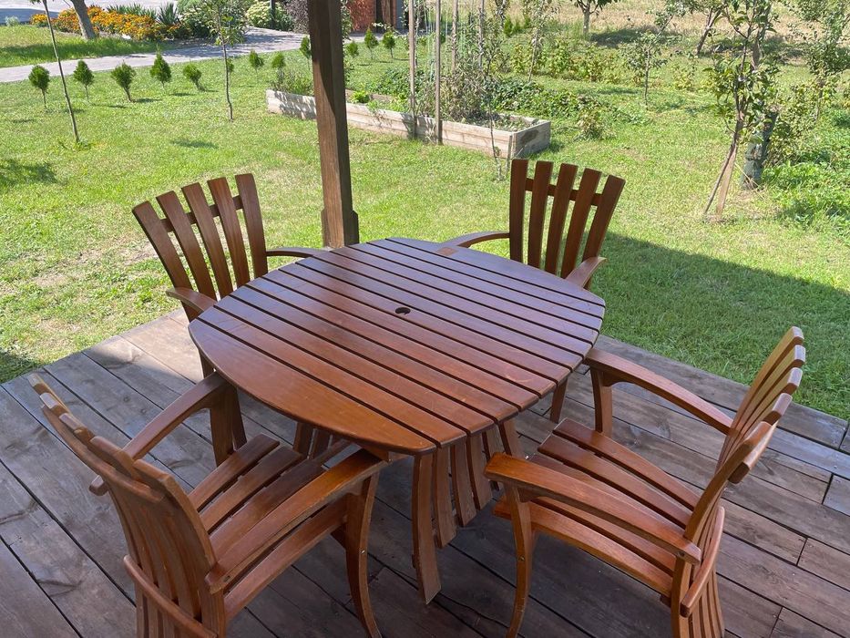 Набір садових меблів стіл і стільці