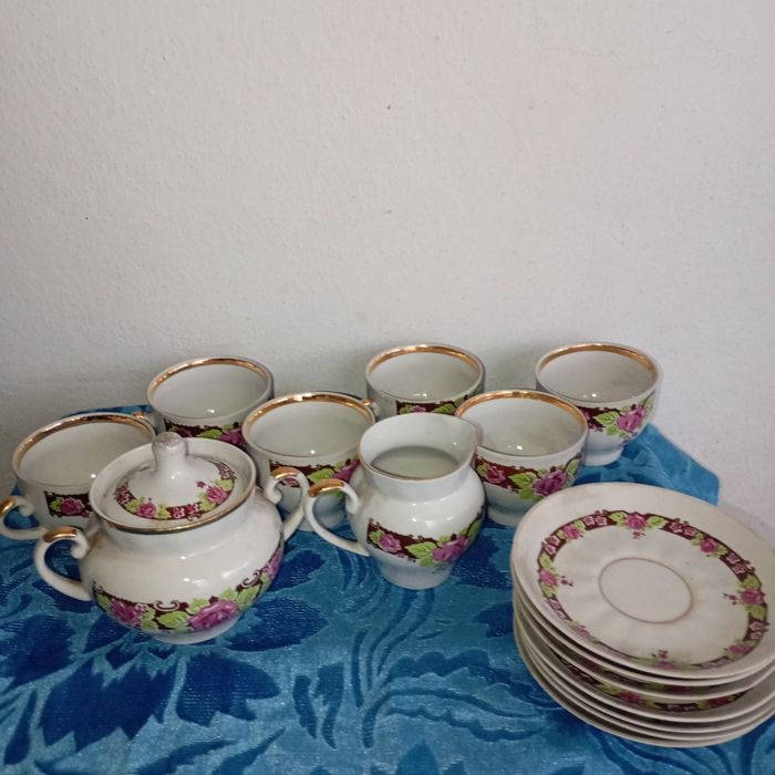Вінтажний порцеляновий чайний сервіз на 6 осіб з позолотою