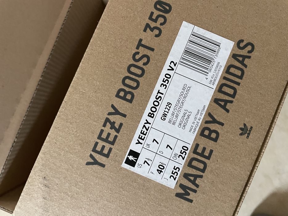 Yeezy Boost 350 V2 Beluga 40 2/3 25,5cm
