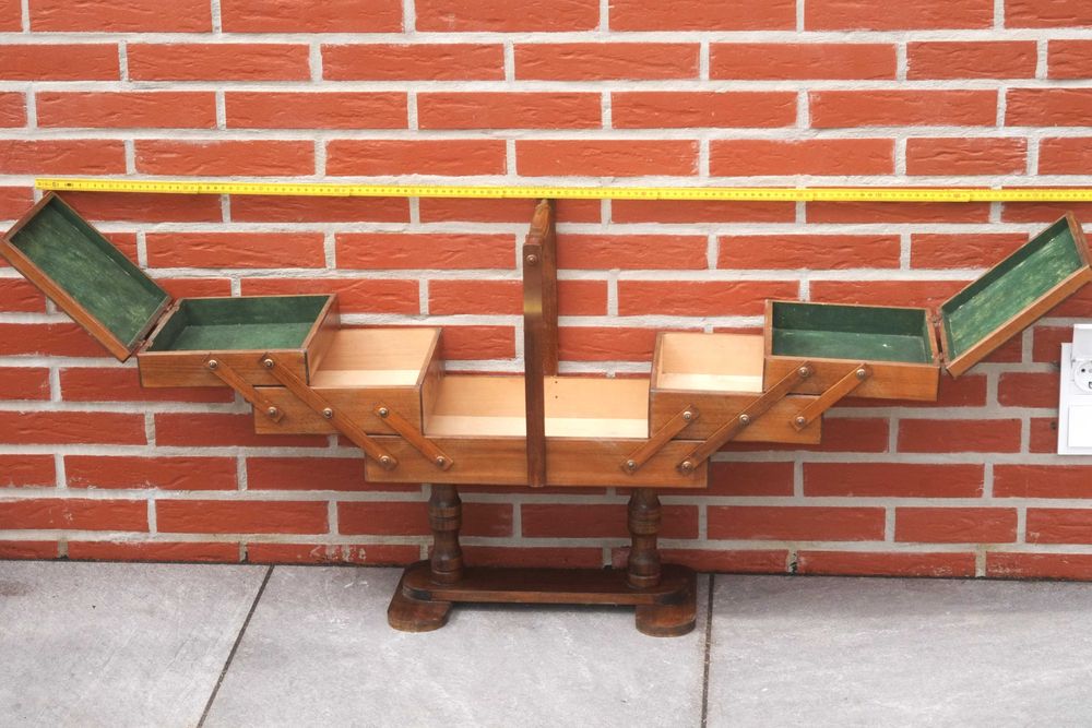 Компактный ящик для шитья и рукоделия. Винтаж.Европа