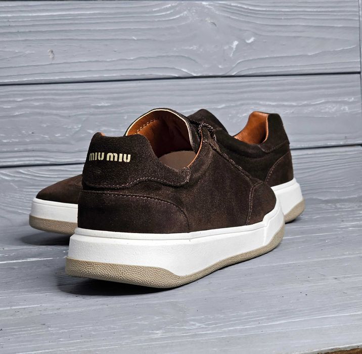 Женские черные коричневые замшевые кроссовки кеды на светлой подошве