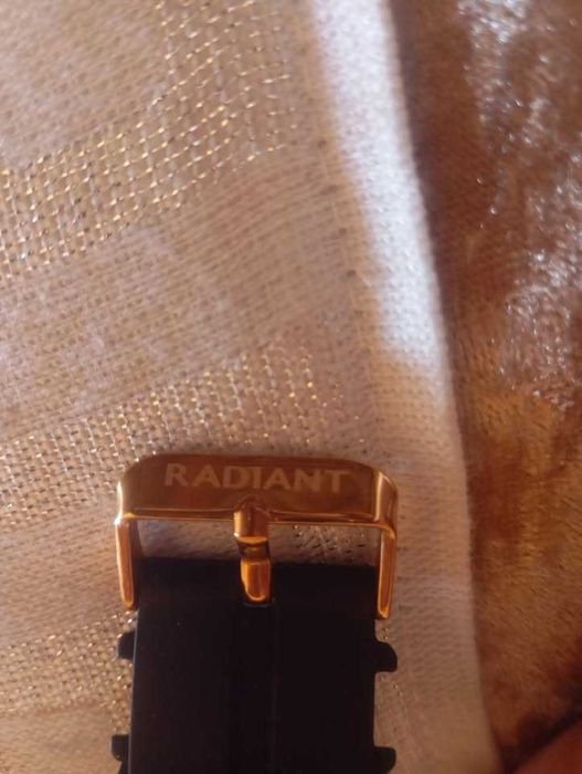 à venda:
bonito relógio da marca RADIANT.
ARTIGO NOVO.
