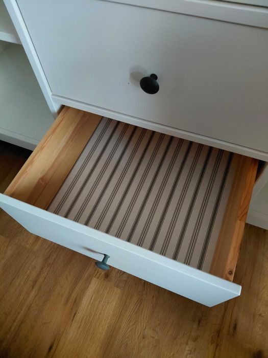 Cómoda branca com gavetas e portas ikea