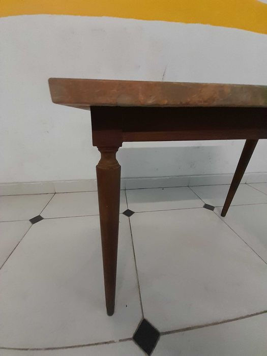 Mesa com tampo em pedra vintage