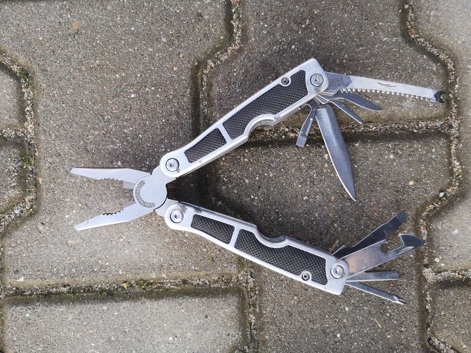 Narzędzie wielofunkcyjne multitool wyprzedaż garażowa