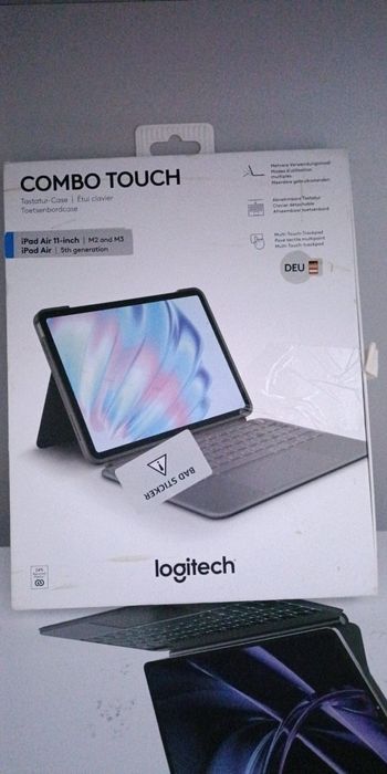 чохол-клавіатура Logitech Combo Touch для iPad Air 11 дюймів