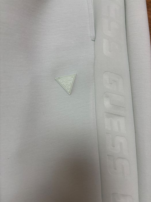 Продам фірмовий костюм Guess S розмір