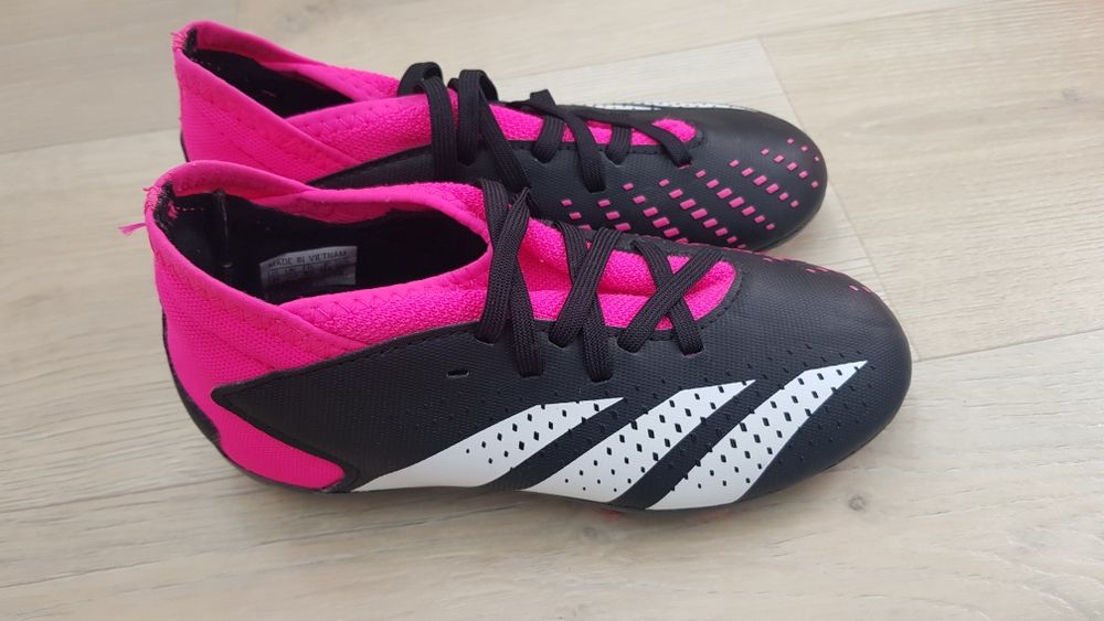 Продам дитяче футбольне взуття ( футзалки,бампи,сороконіжки) Adidas