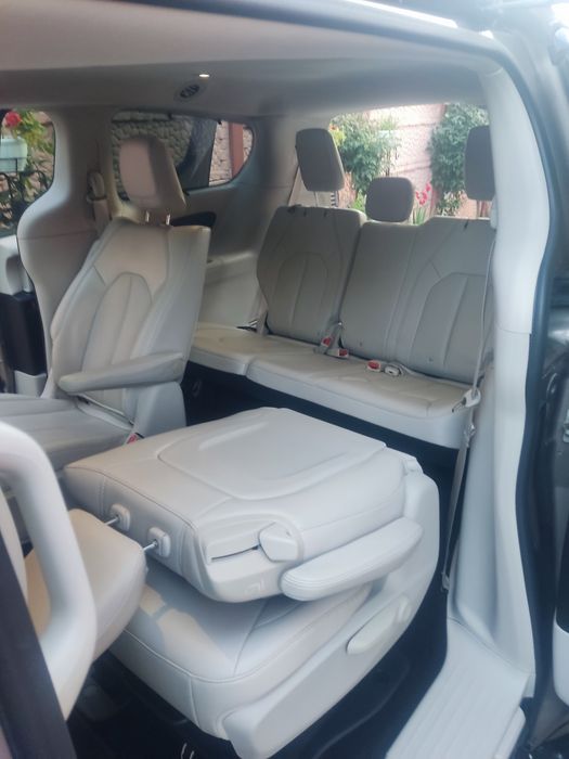 Продам Крайслел Пацифіка 2018рік плагін-гібрид