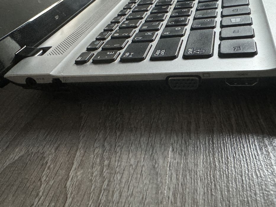 Ноутбук SAMSUNG NP300E5V